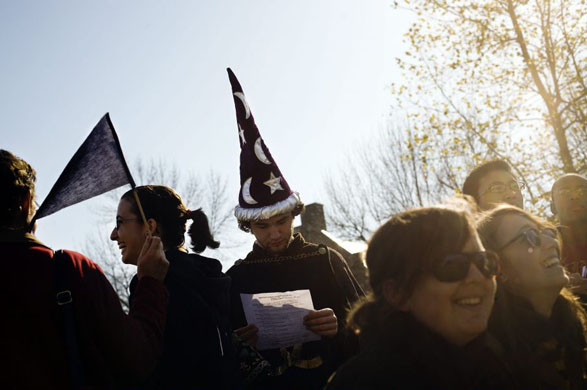 Pyramid_Shaped_Headgear_Gallery_001.jpg